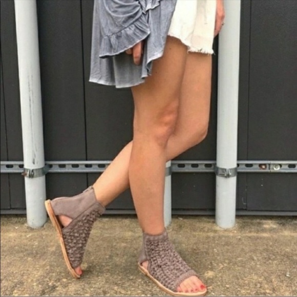 Free People Island Cruiser Woven Taupe Sandals Size 6 - Picture 1 of 16